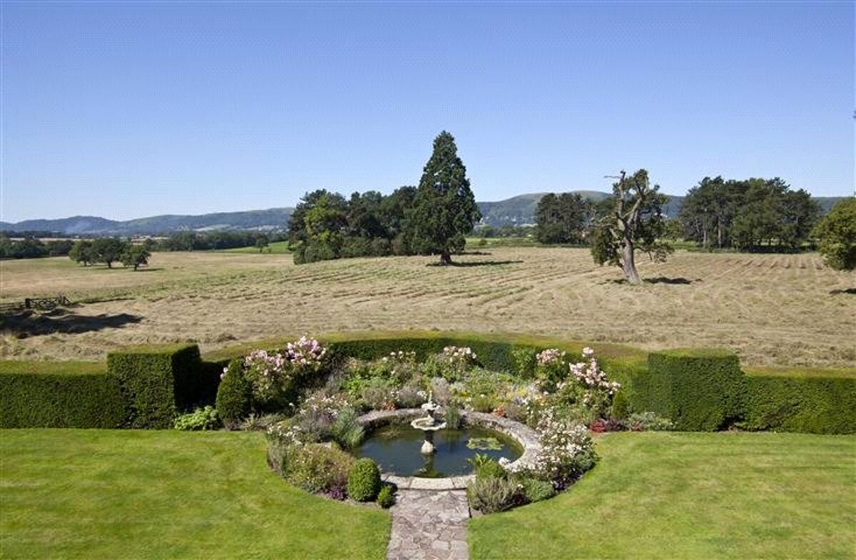 house for sale in Hanley Swan, Worcester, Worcestershire, WR8