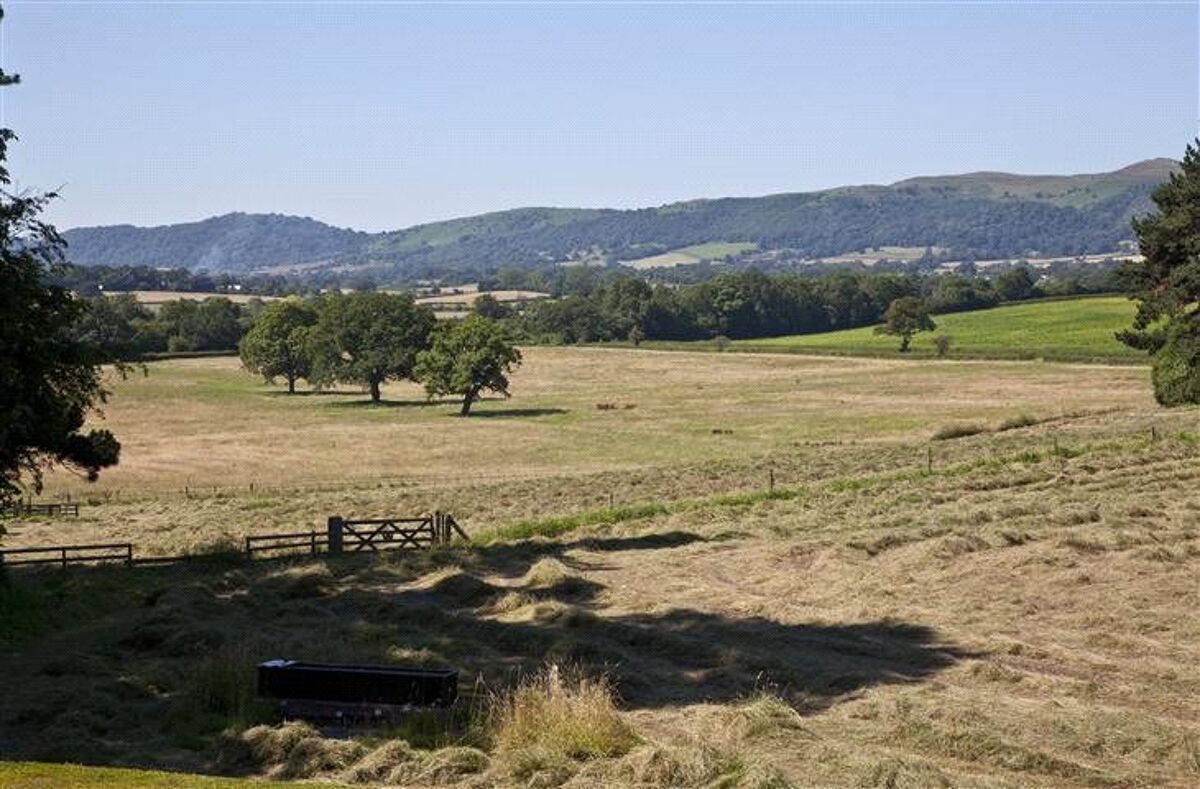 house for sale in Hanley Swan, Worcester, Worcestershire, WR8