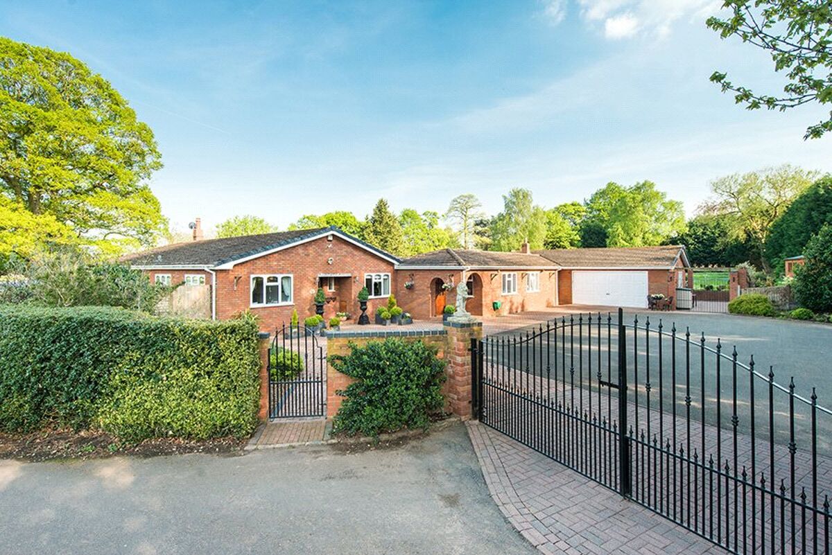 house for sale in Wolverley Road, Kidderminster, Worcestershire, DY11