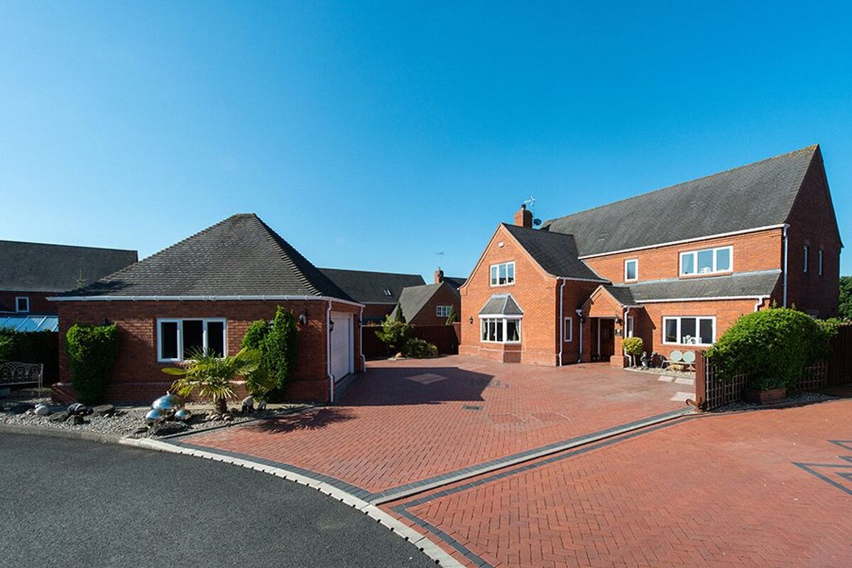 house for sale in Drayton Grove, Stourbridge, West Midlands, DY9