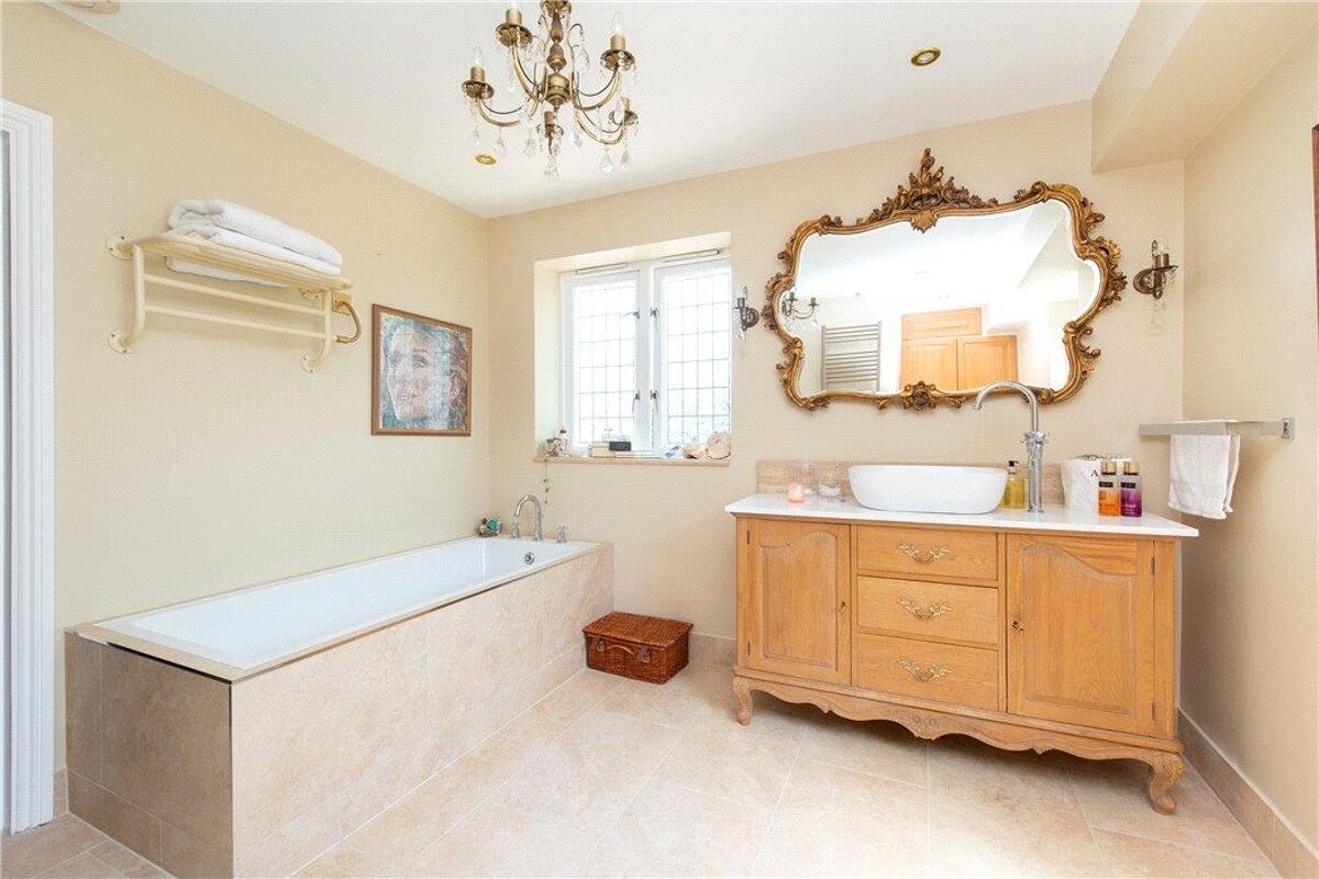 house for sale in Essex Drive, Fernhill Heath, Worcester