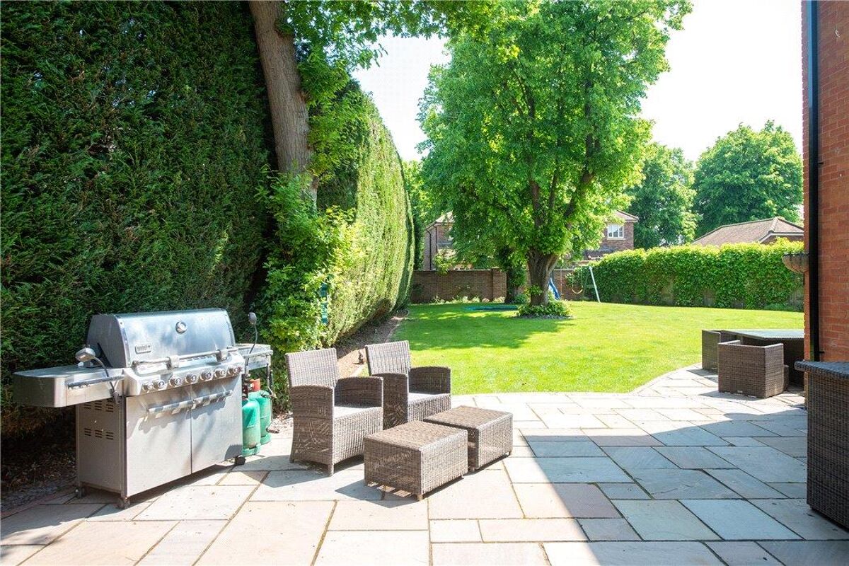 house for sale in Essex Drive, Fernhill Heath, Worcester