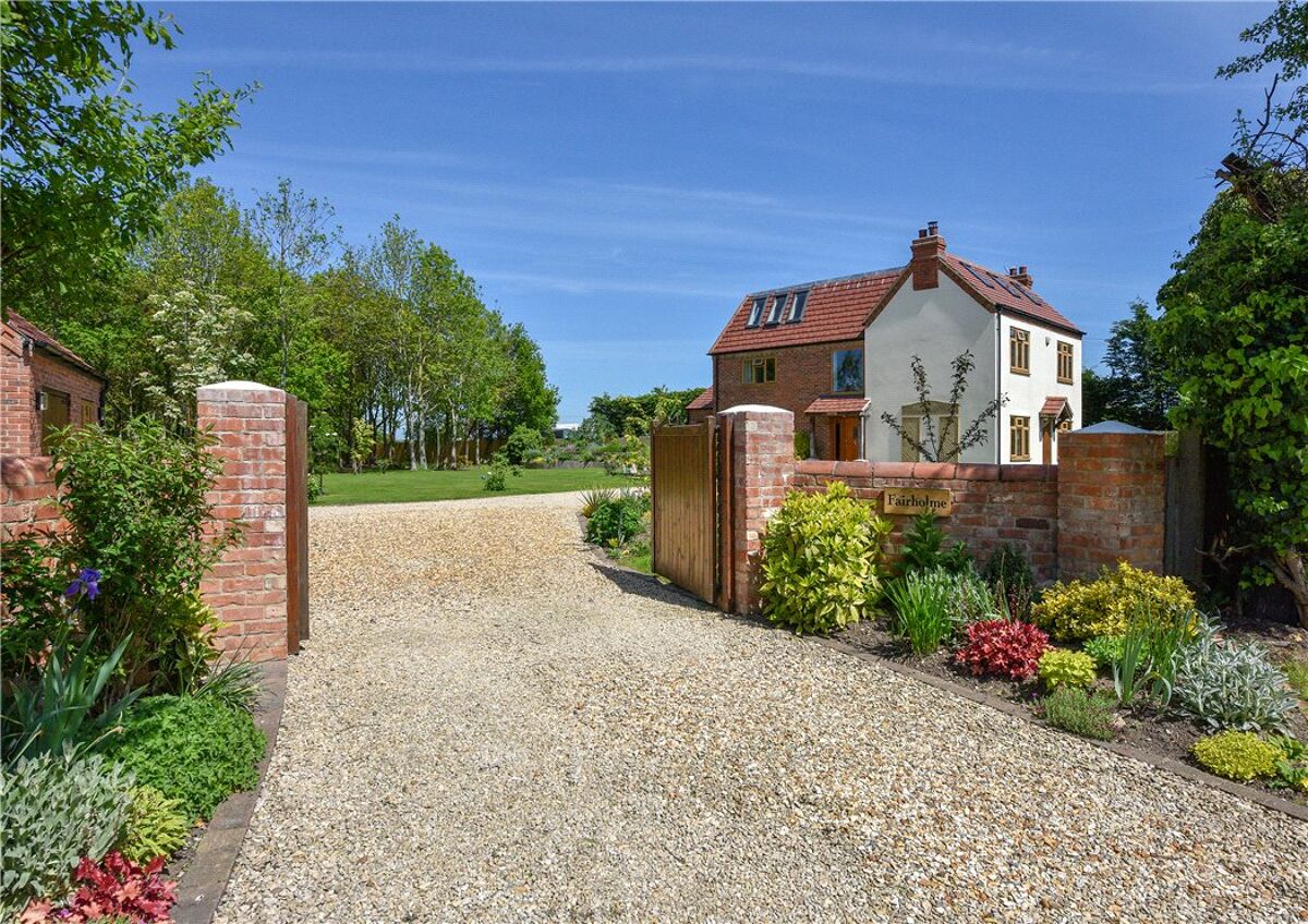 house for sale in Worcester Road, Drakes Broughton, Pershore