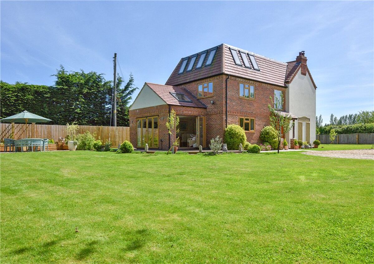 house for sale in Worcester Road, Drakes Broughton, Pershore, Worcestershire, WR10 WRC190117