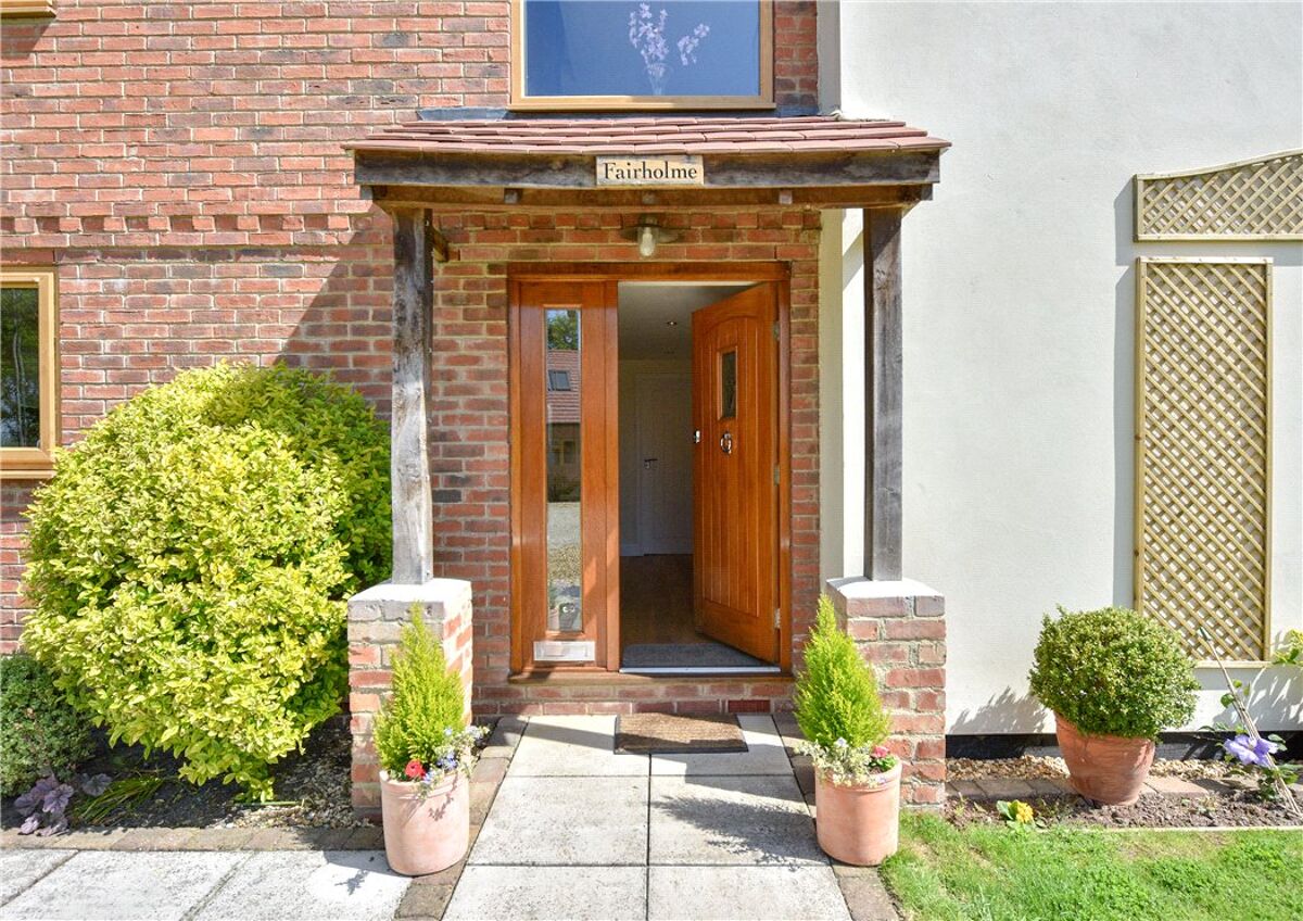 house for sale in Worcester Road, Drakes Broughton, Pershore