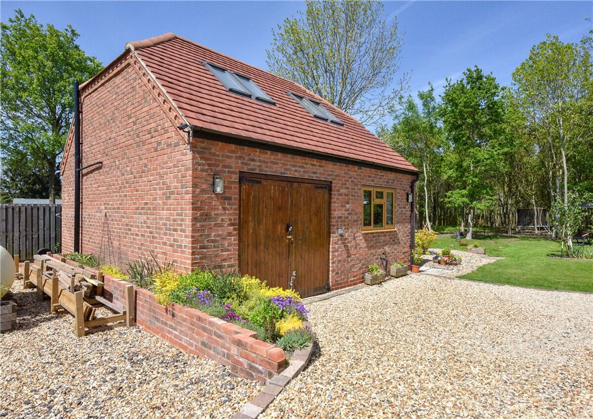 house for sale in Worcester Road, Drakes Broughton, Pershore