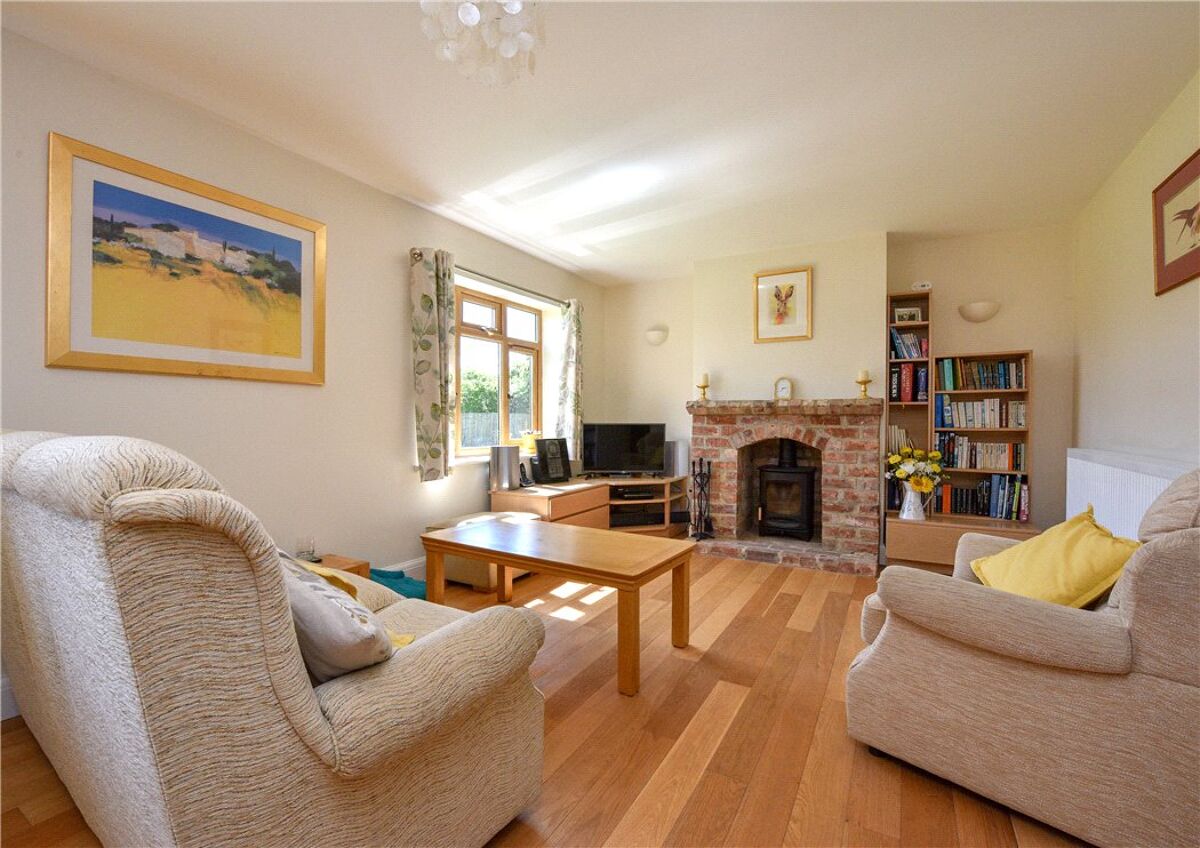 house for sale in Worcester Road, Drakes Broughton, Pershore