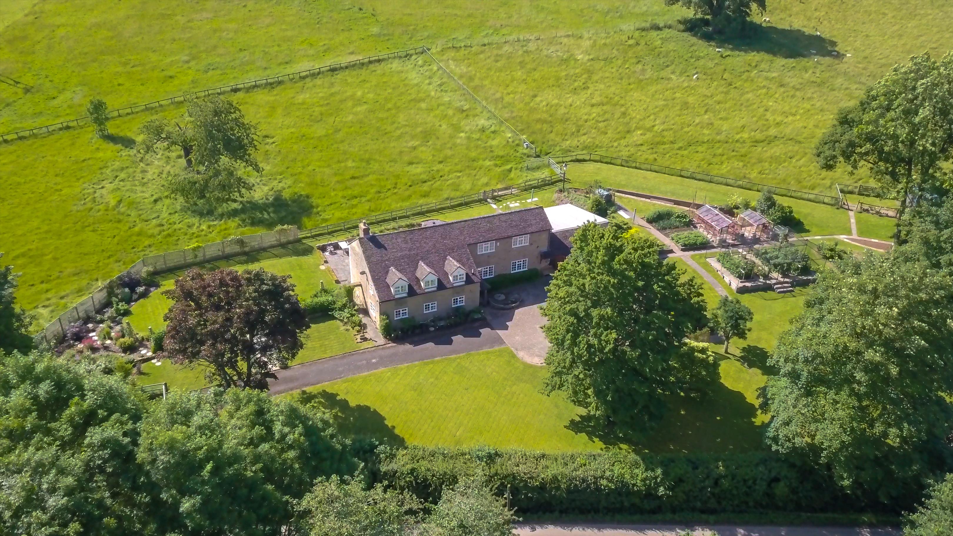 Country properties, land & Farms for sale or rent UKLandandFarms.co.uk