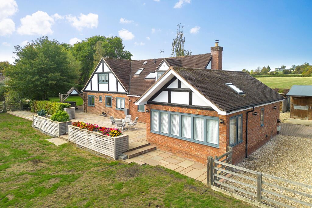 Image of Lincoln Green Lane, Tewkesbury, Gloucestershire GL20