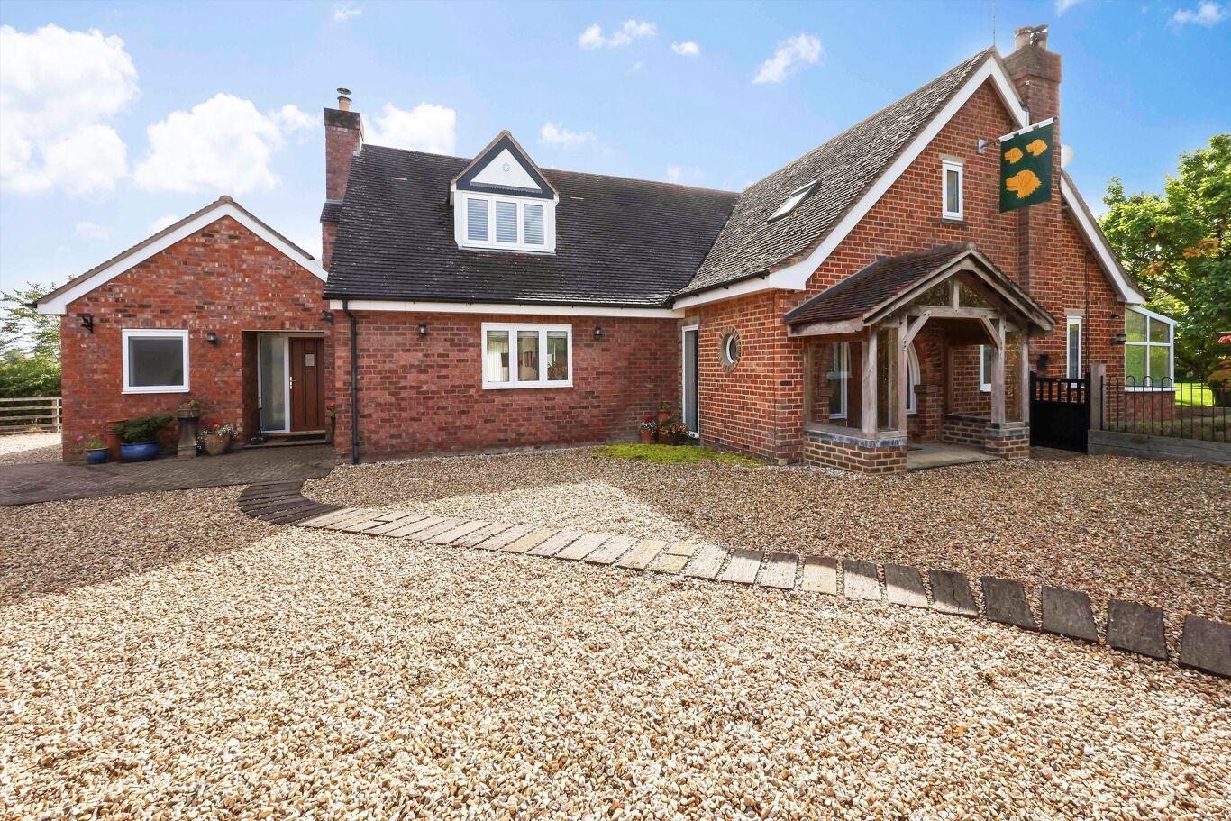 Image of Lincoln Green Lane, Tewkesbury, Gloucestershire GL20