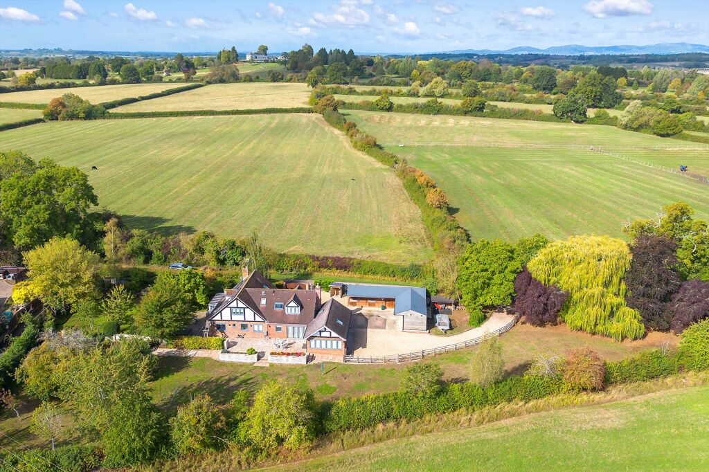 Image of Lincoln Green Lane, Tewkesbury, Gloucestershire GL20